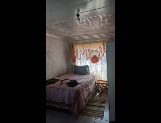 2 BEDROOM HOUSE FOR SALE IN ESSELEN PARK